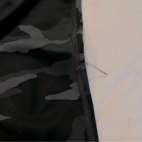 ✨SOLD✨ Athleta Ultimate 7/8 Tight Camo Leggings - Picture 12 of 13